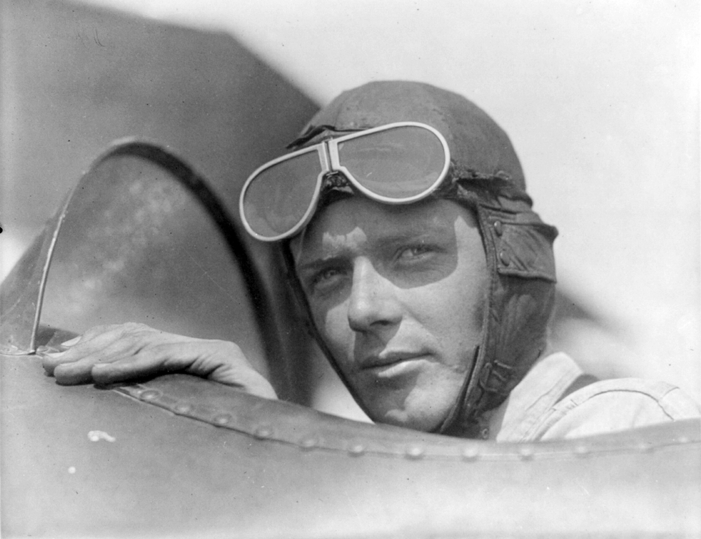 **Charles Lindbergh dans son avion